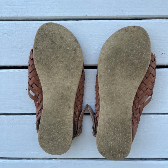 Woven leather sandals - Picture 4 of 5